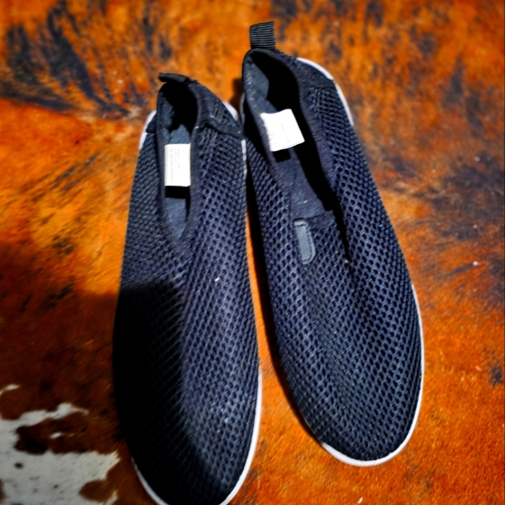 Black Mesh Slip-On Women' Water Shoes